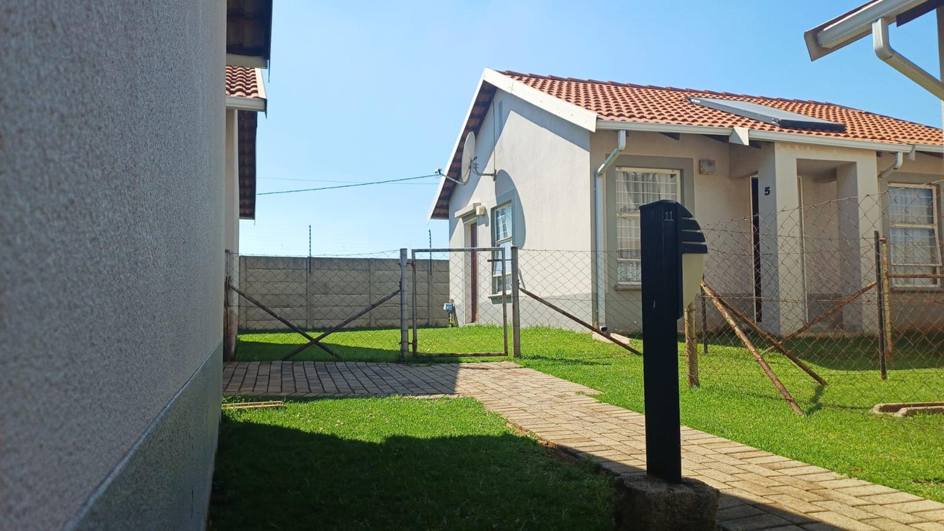 Front View of property in Orion Park