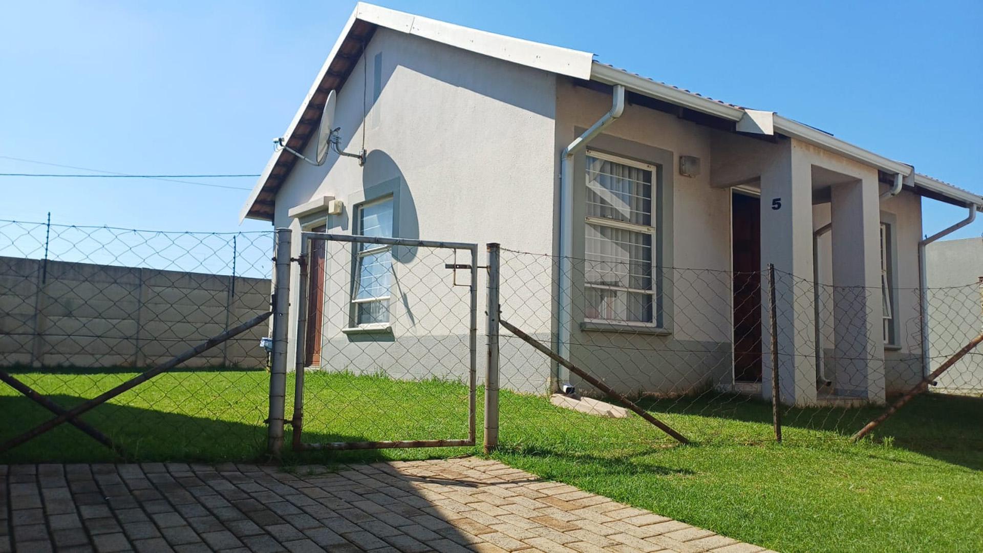 Front View of property in Orion Park