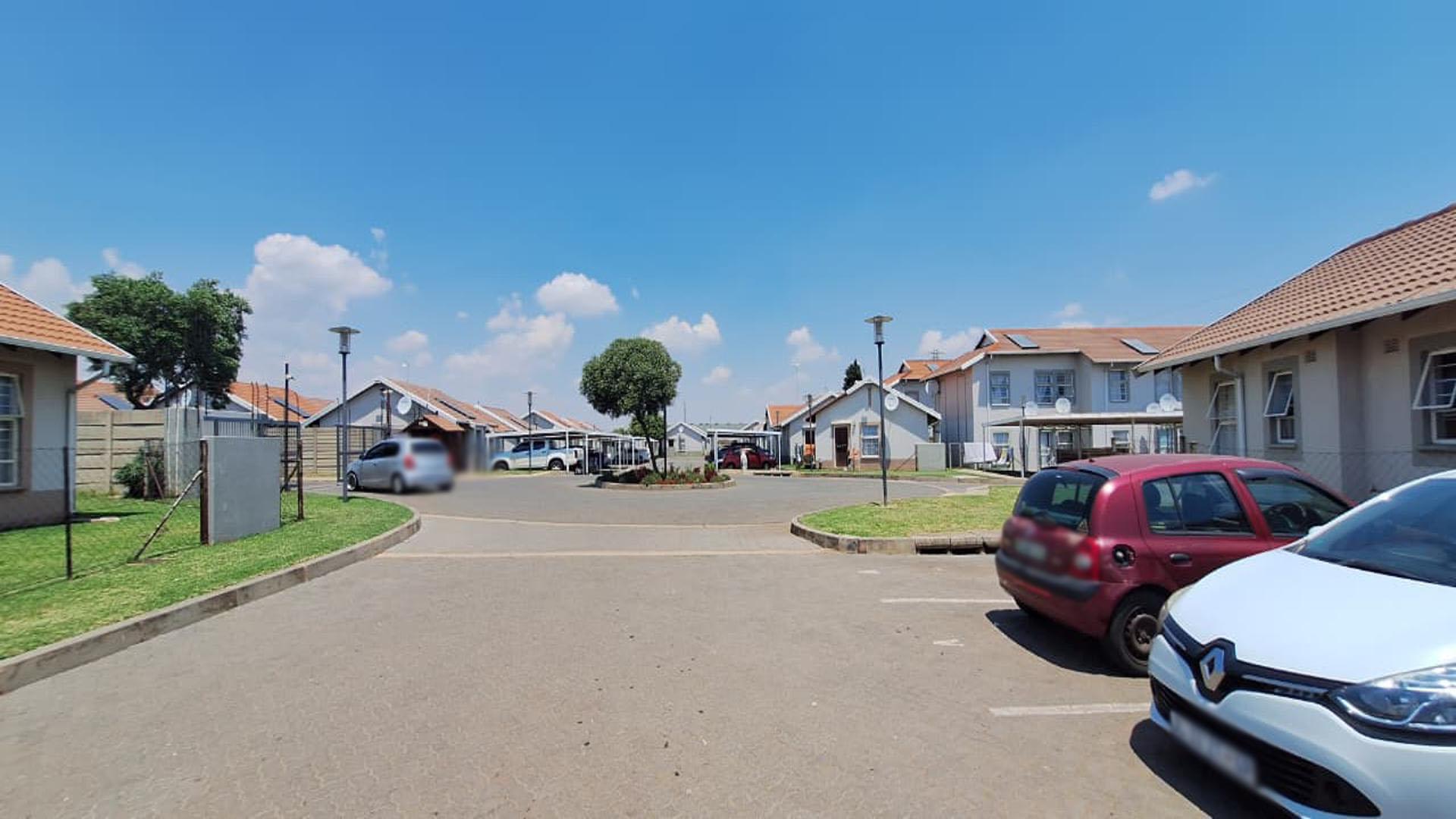 Front View of property in Orion Park