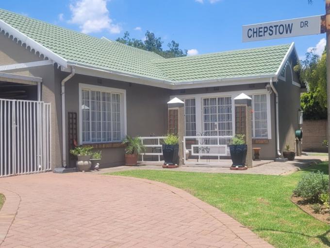 2 Bedroom Simplex for Sale For Sale in Verwoerdpark - MR699834