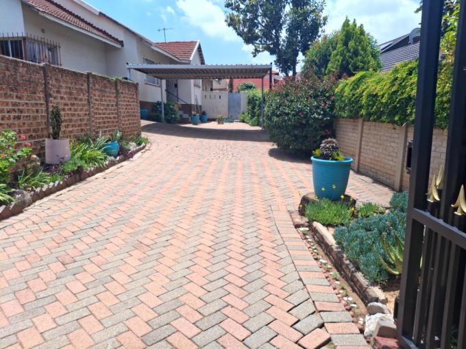 3 Bedroom House for Sale For Sale in Alan Manor - MR699838