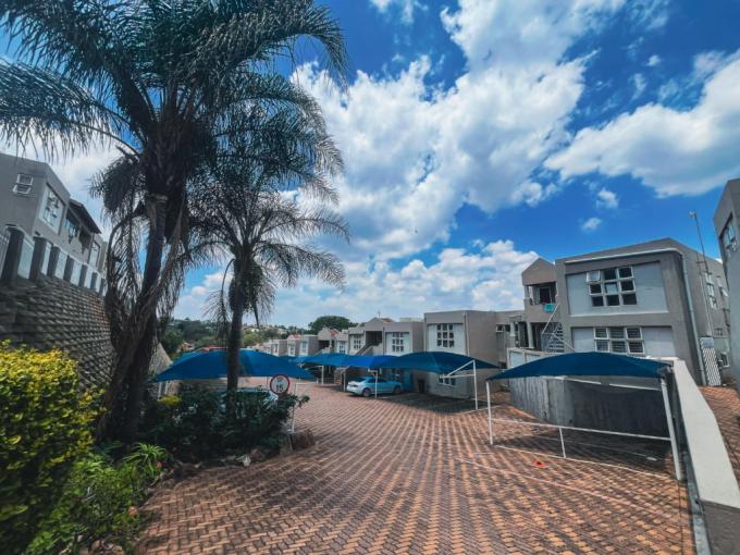 3 Bedroom Simplex for Sale For Sale in Oakdene - MR699839