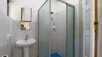 Main Bathroom - 4 square meters of property in Dawncliffe
