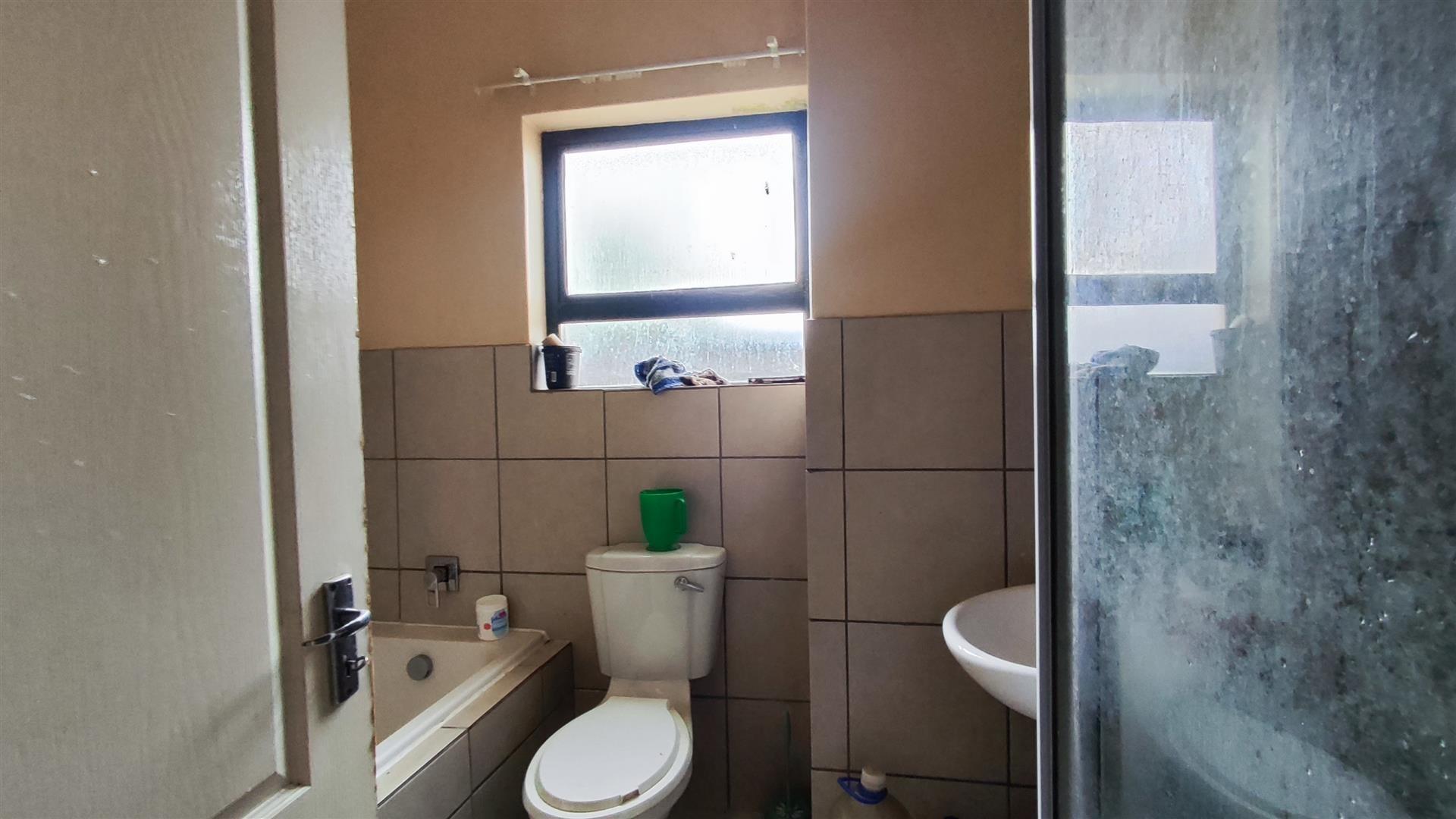 Bathroom 1 of property in Brakpan