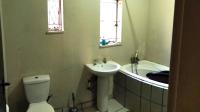 Bathroom 1 of property in Van Riebeeckhoogte