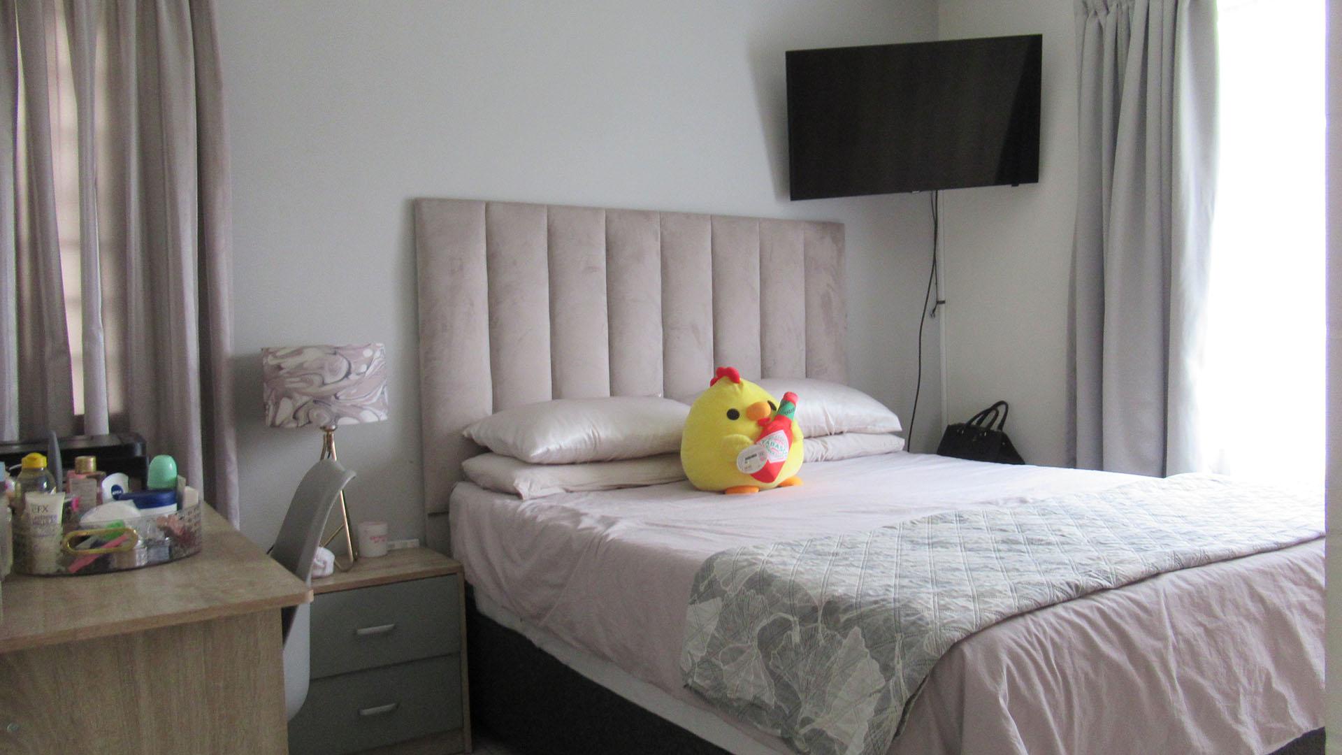 Main Bedroom - 16 square meters of property in Westlake View