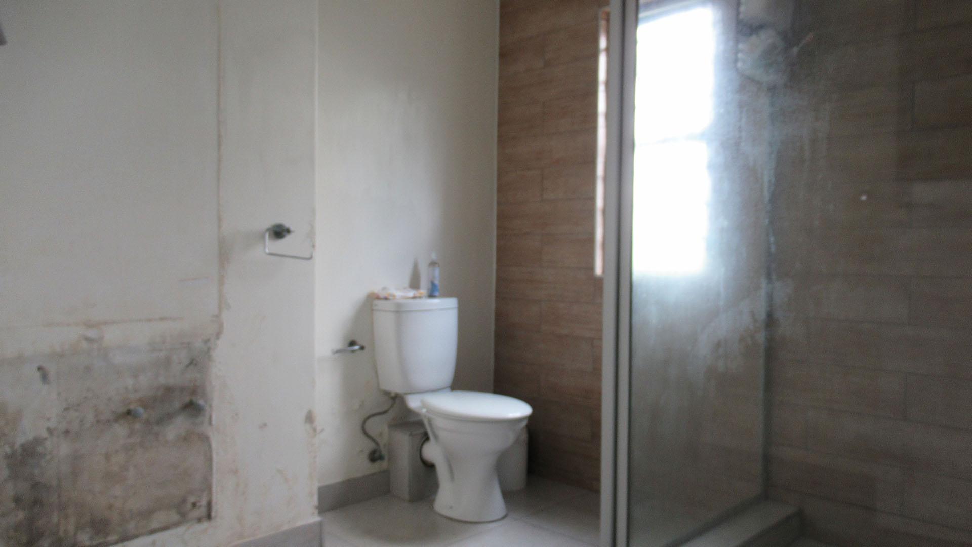 Main Bathroom - 9 square meters of property in Westlake View