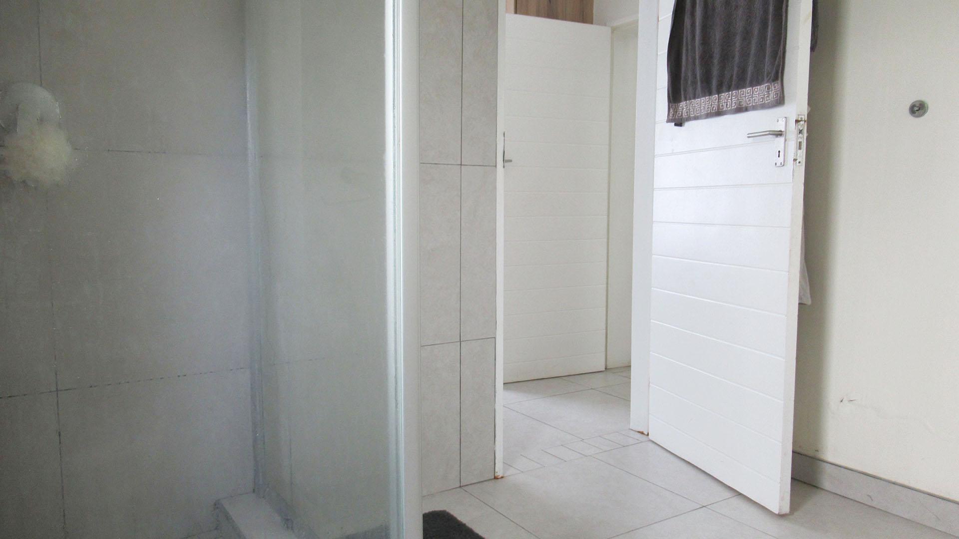 Main Bathroom - 9 square meters of property in Westlake View