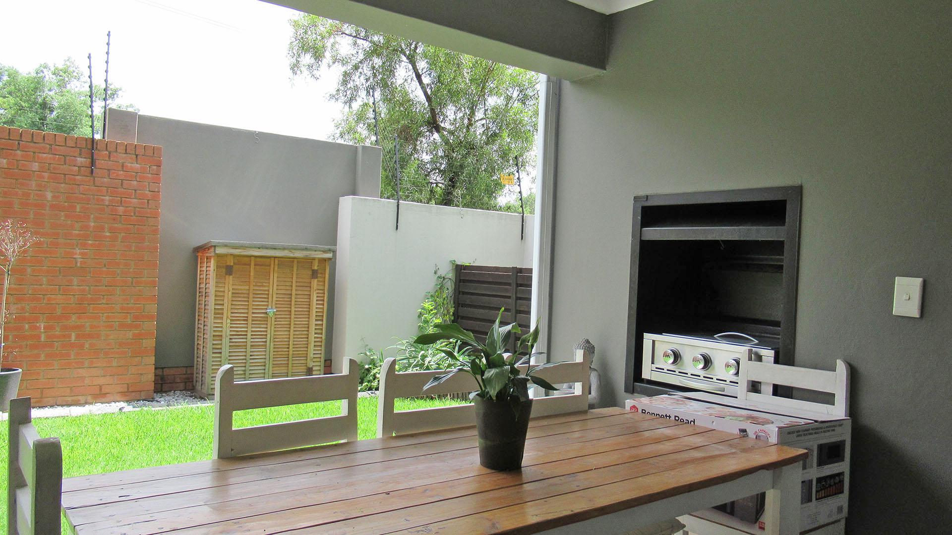 Patio - 11 square meters of property in Westlake View