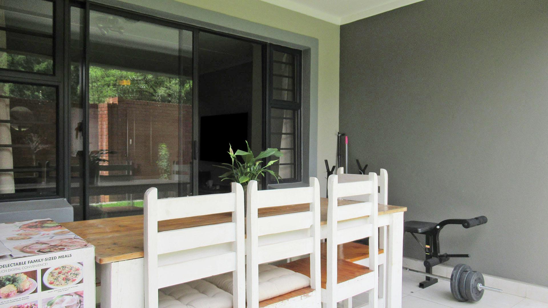 Patio - 11 square meters of property in Westlake View