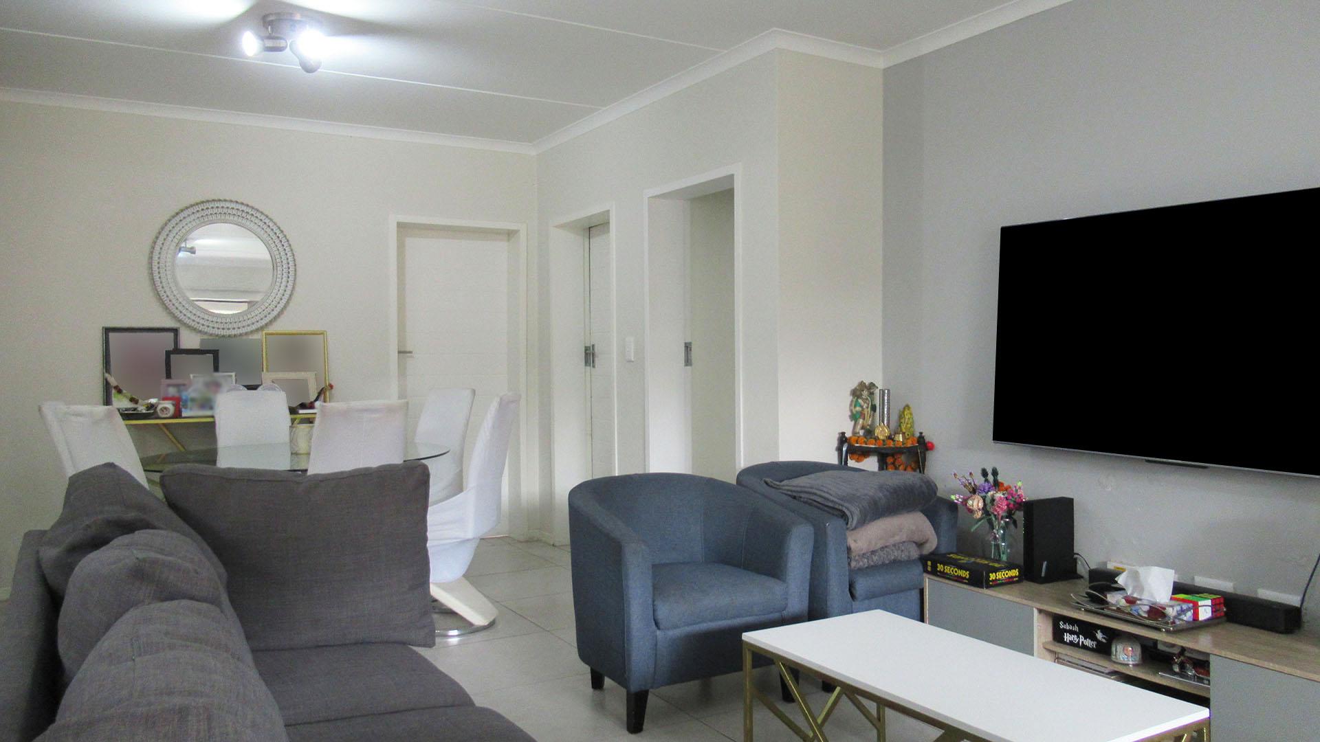 Lounges - 27 square meters of property in Westlake View