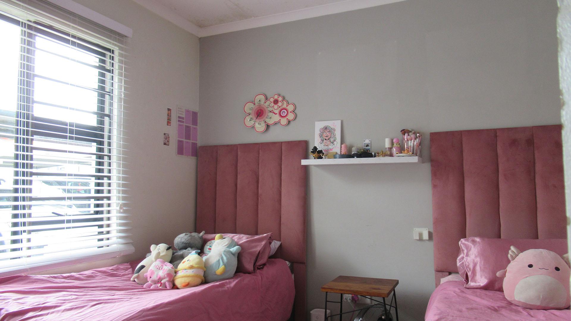 Bed Room 1 - 14 square meters of property in Westlake View