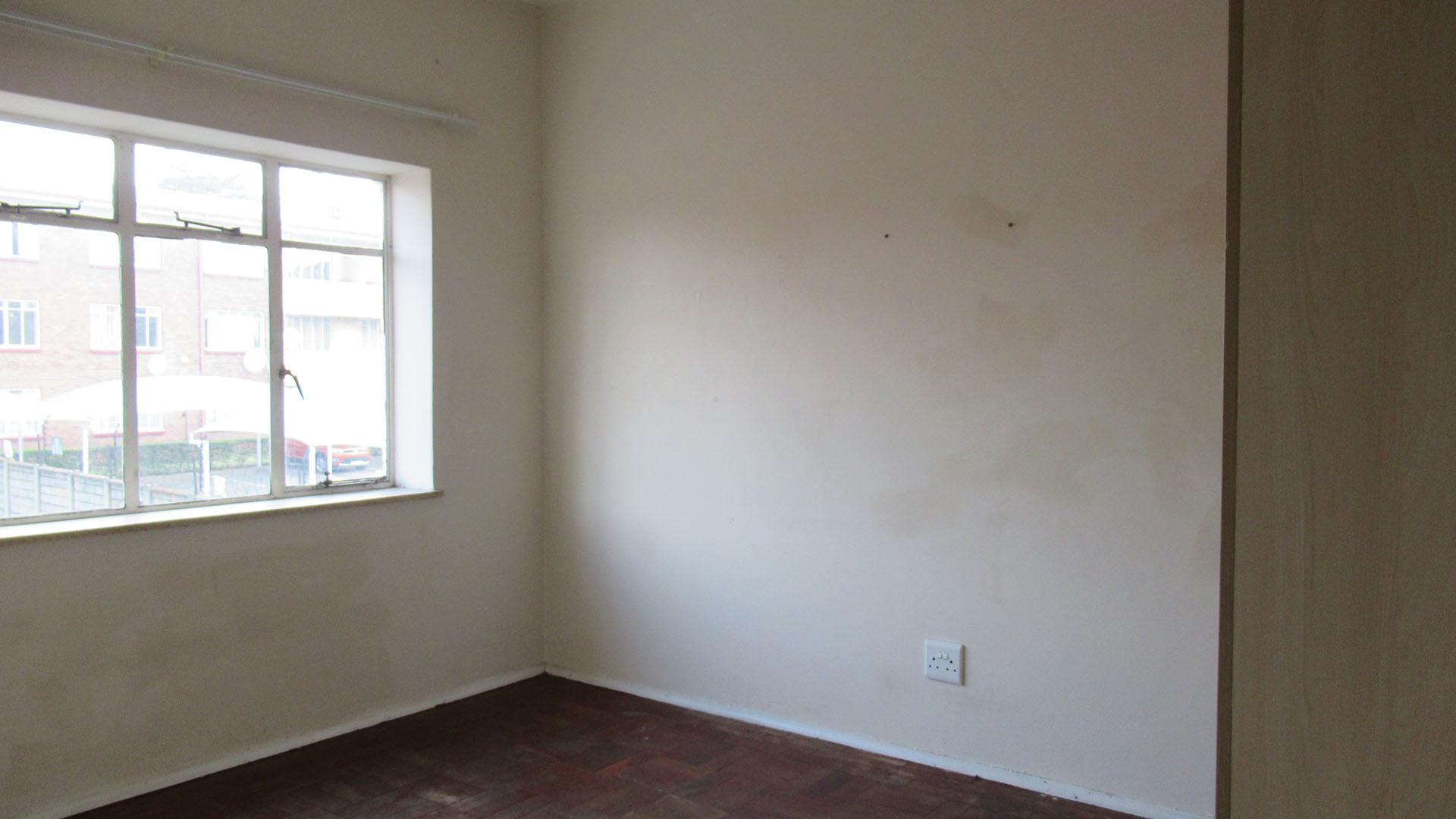 Bed Room 1 - 13 square meters of property in Lambton
