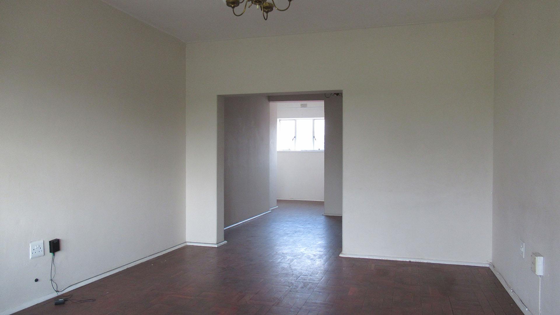 Lounges - 21 square meters of property in Lambton