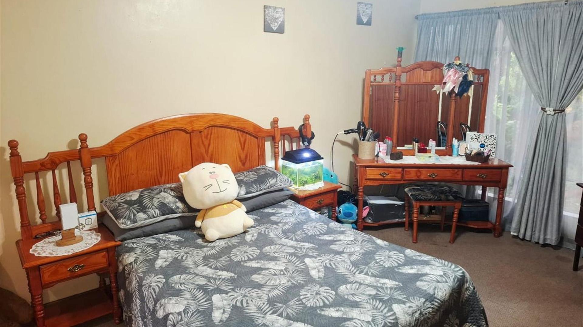 Bed Room 1 of property in Middelburg - MP