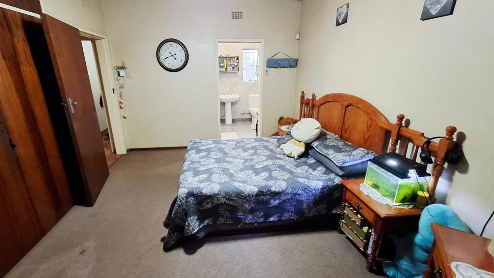 Bed Room 1 of property in Middelburg - MP