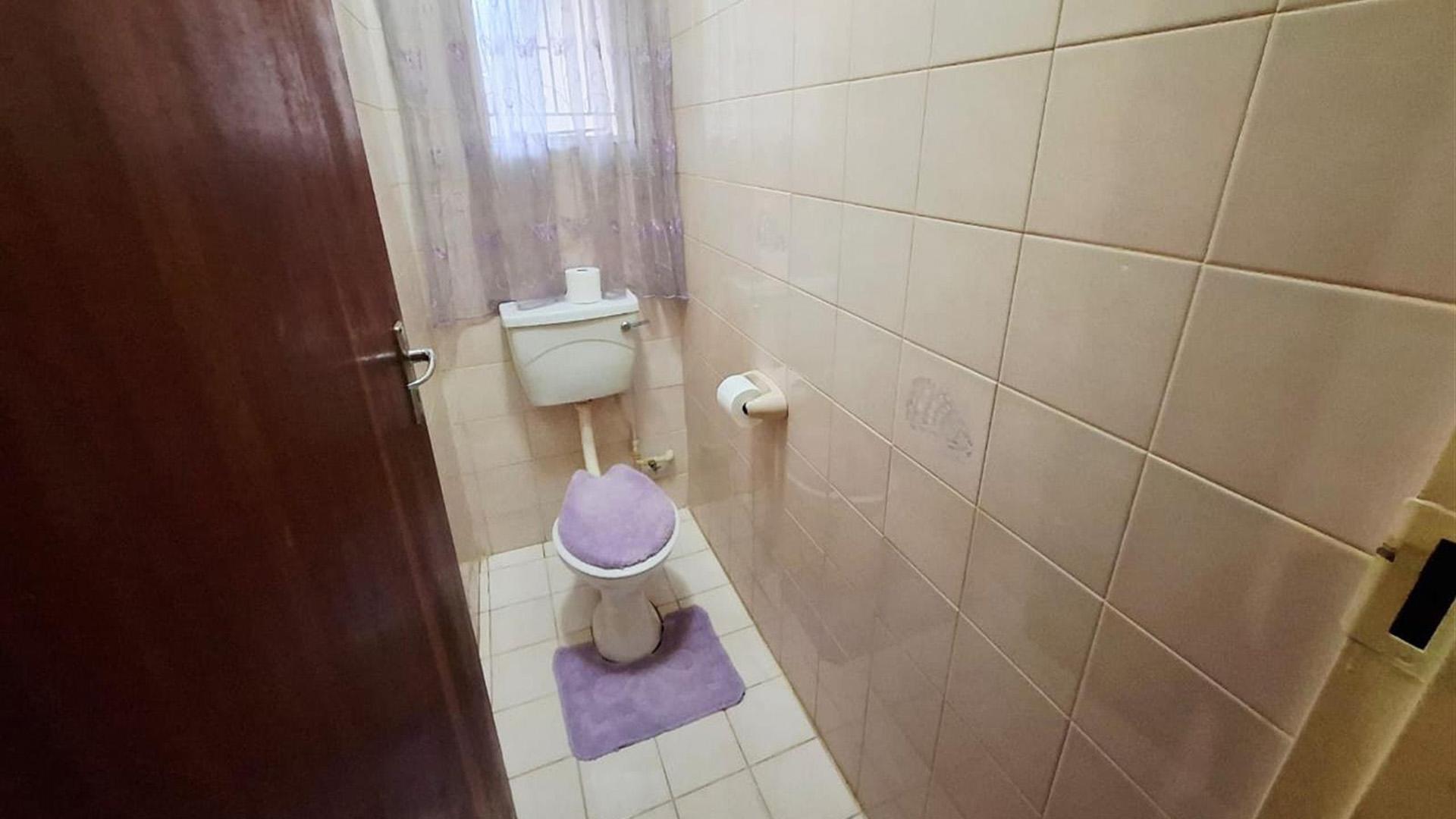 Bathroom 1 of property in Middelburg - MP