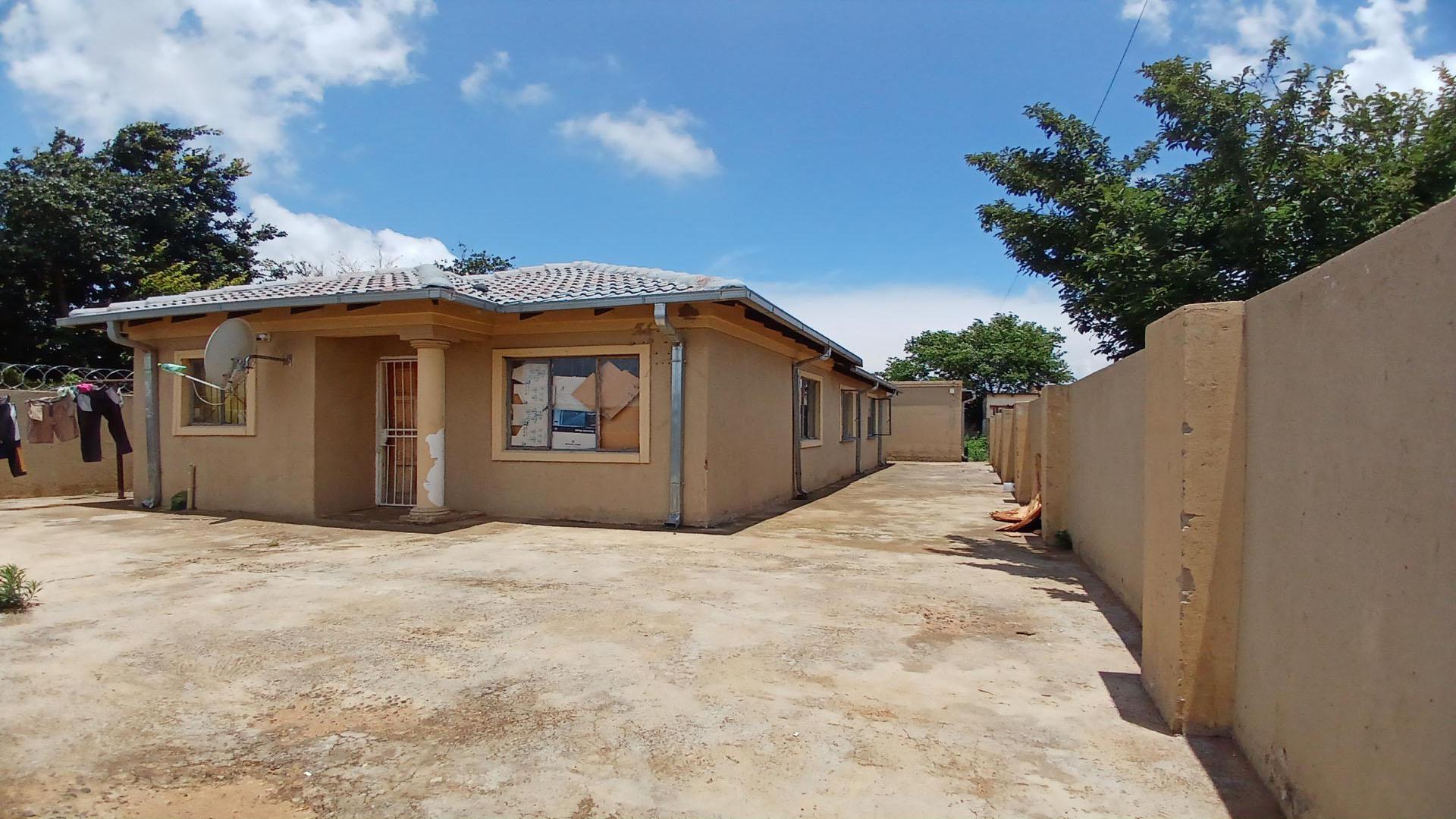 Front View of property in Azaadville Gardens