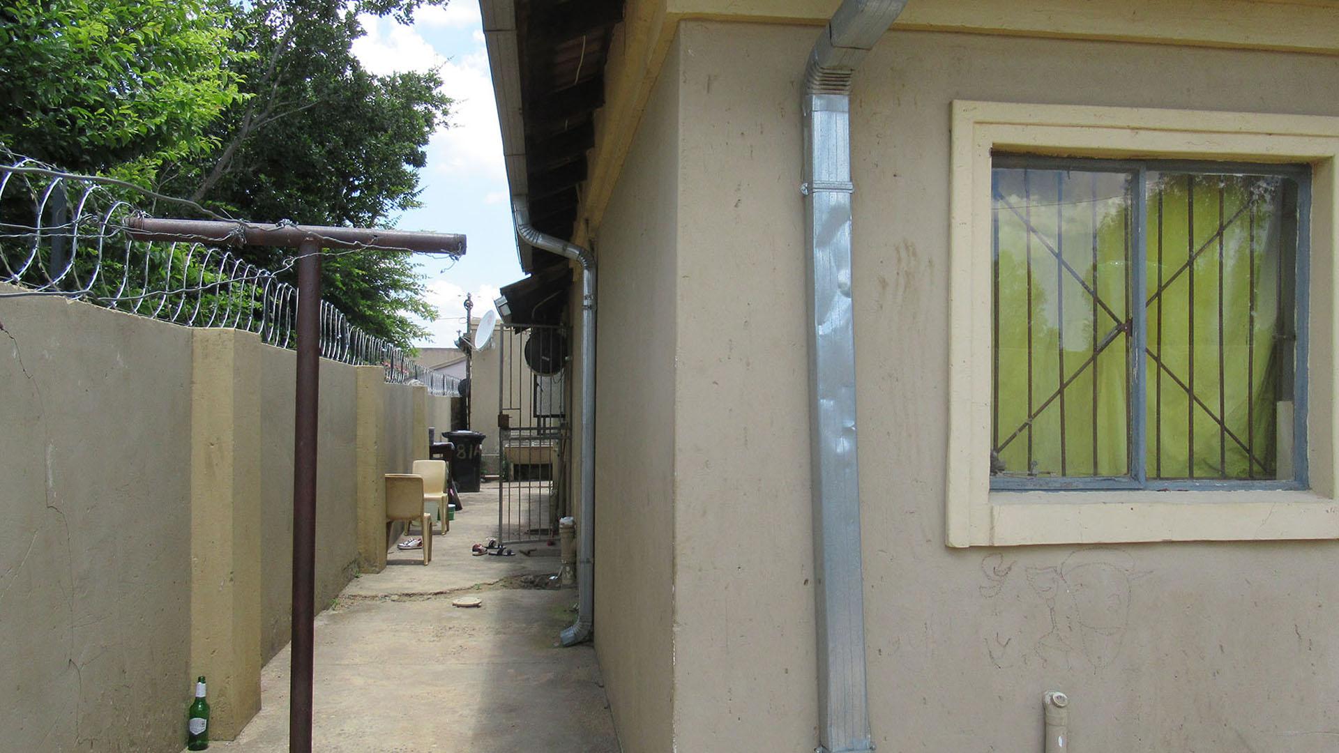 Front View of property in Azaadville Gardens