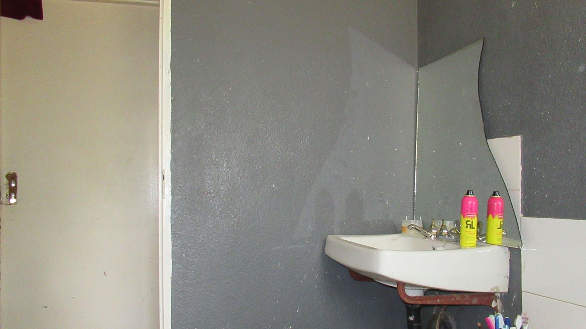 Bathroom 2 - 4 square meters of property in Azaadville Gardens