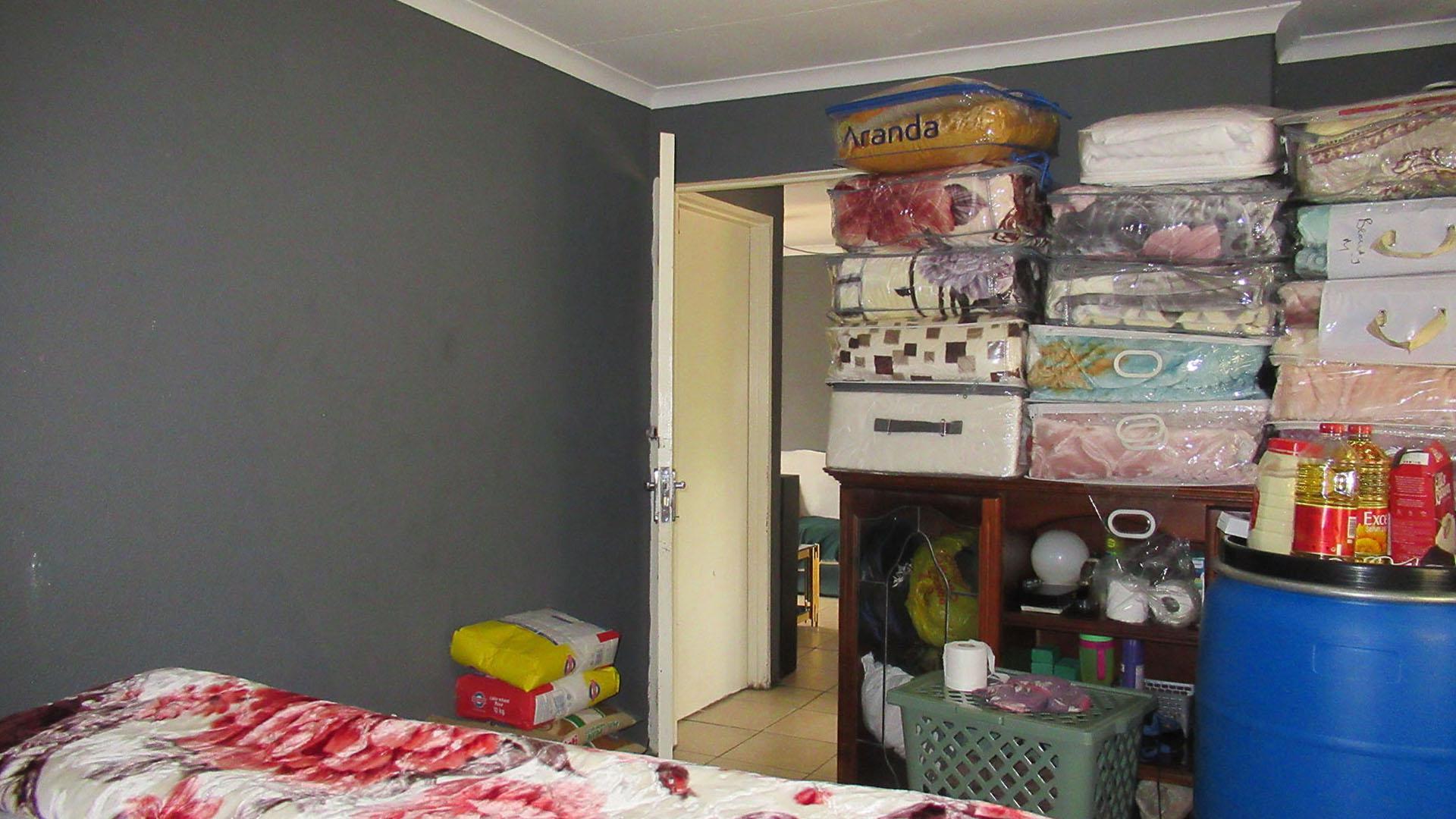 Bed Room 2 - 14 square meters of property in Azaadville Gardens