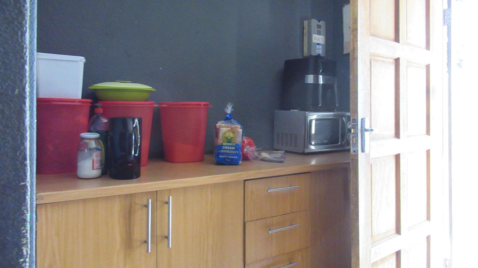 Kitchen - 14 square meters of property in Azaadville Gardens