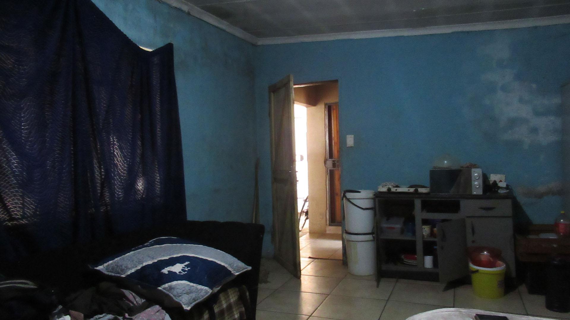 Bed Room 4 - 16 square meters of property in Azaadville Gardens