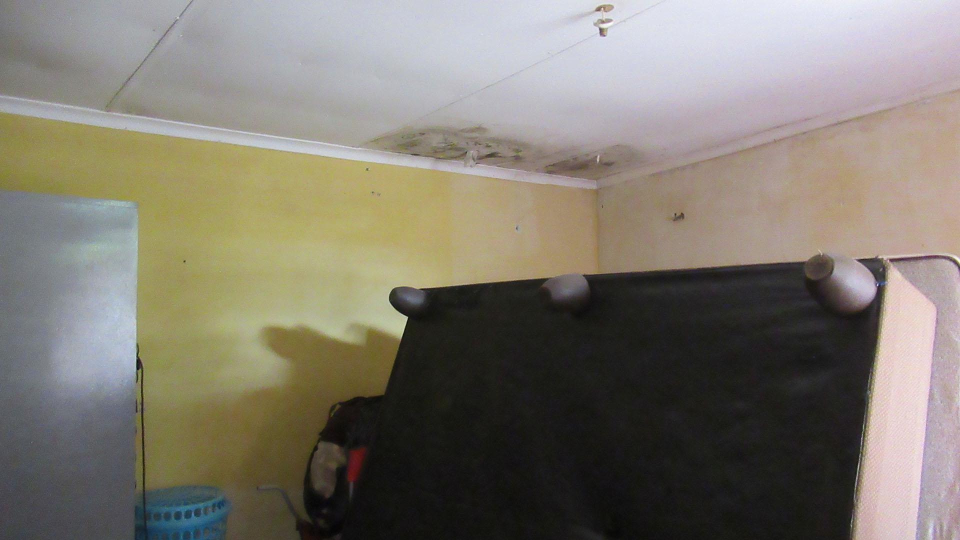 Bed Room 5+ - 61 square meters of property in Azaadville Gardens