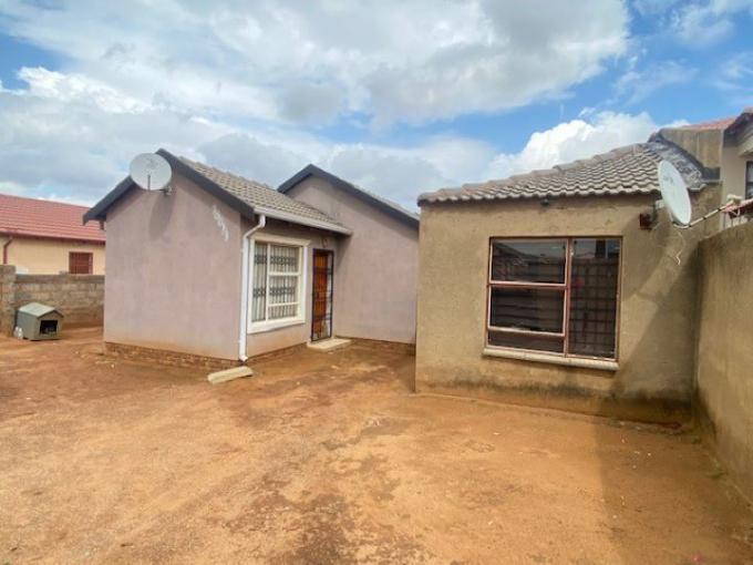 2 Bedroom House for Sale For Sale in Soweto - MR699886