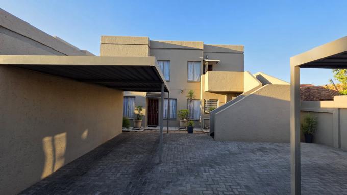 2 Bedroom Sectional Title for Sale For Sale in Magalieskruin - MR699920