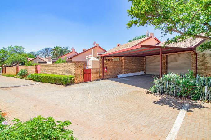 2 Bedroom Sectional Title for Sale For Sale in Magalieskruin - MR699924