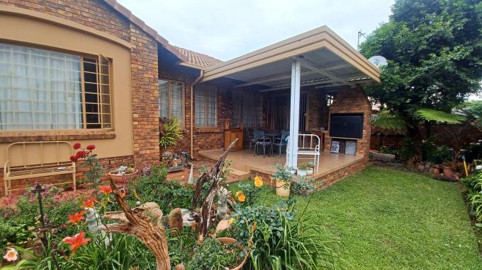 3 Bedroom House for Sale For Sale in Magalieskruin - MR699926