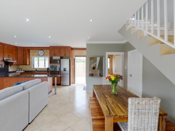 3 Bedroom Simplex for Sale For Sale in Amanzimtoti  - MR699929