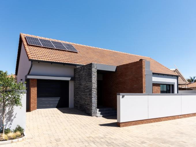 2 Bedroom Simplex for Sale For Sale in Hartbeespoort - MR699935