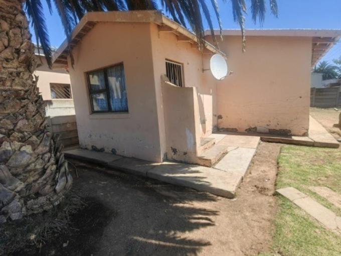 House for Sale For Sale in Kwa Nobuhle  - MR699943
