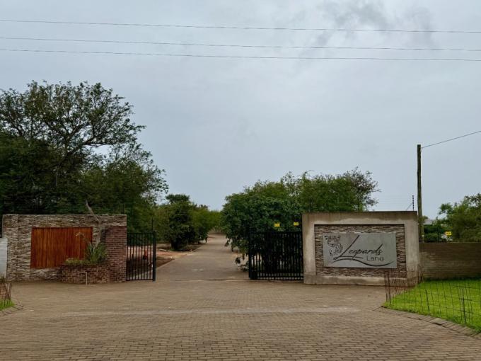 2 Bedroom Simplex for Sale For Sale in Hoedspruit - MR699948