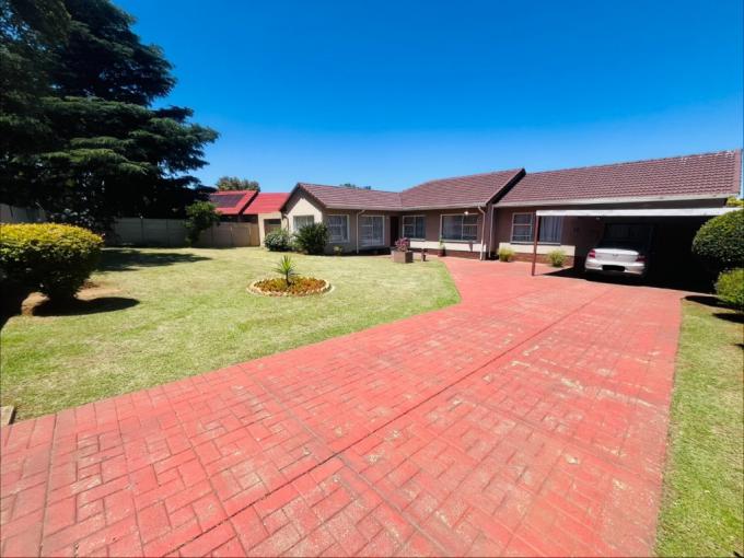 4 Bedroom House for Sale For Sale in Verwoerdpark - MR699965