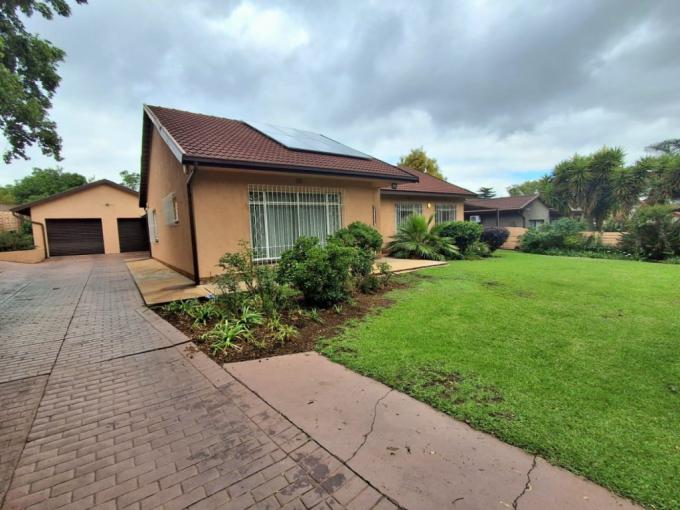 4 Bedroom House for Sale For Sale in Brackendowns - MR699967