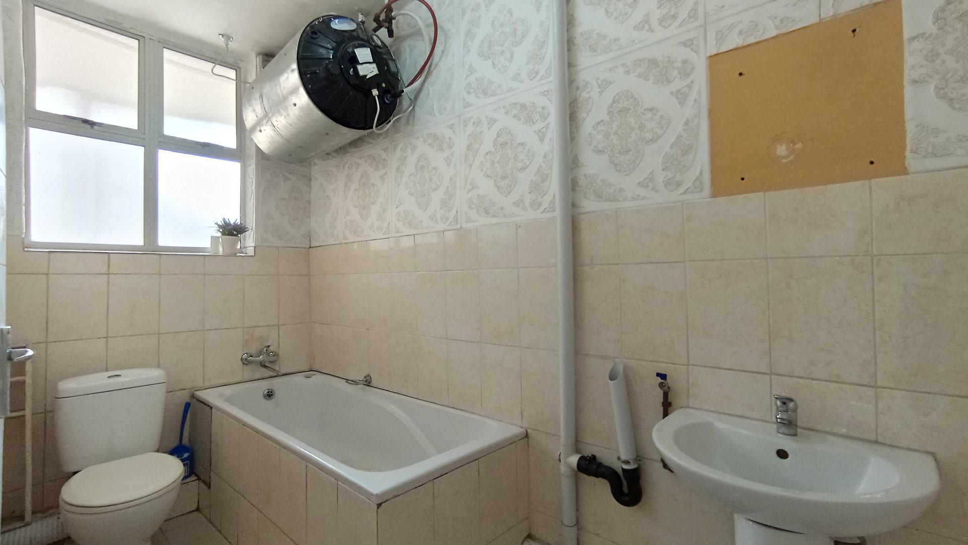 Bathroom 1 - 7 square meters of property in Durban Central