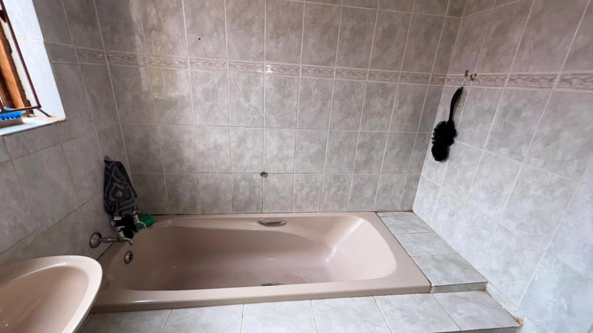 Bathroom 1 of property in Soshanguve