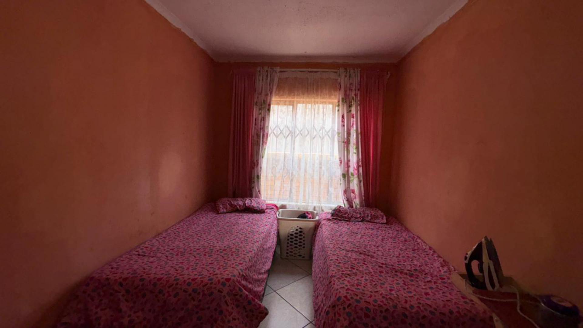 Bed Room 1 of property in Soshanguve