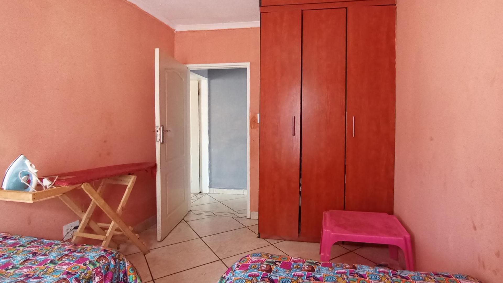 Bed Room 2 - 10 square meters of property in Soshanguve