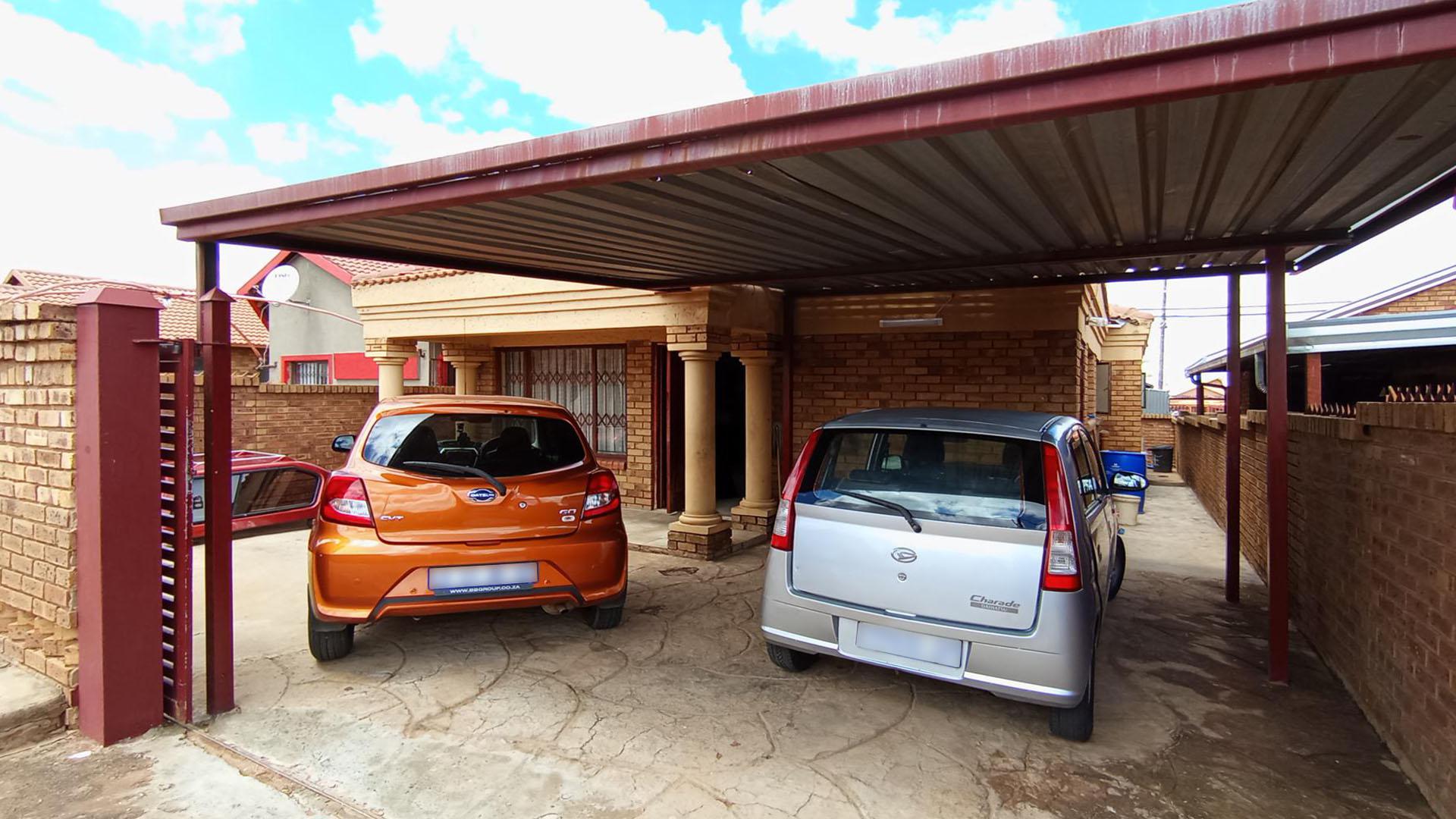 Front View of property in Soshanguve