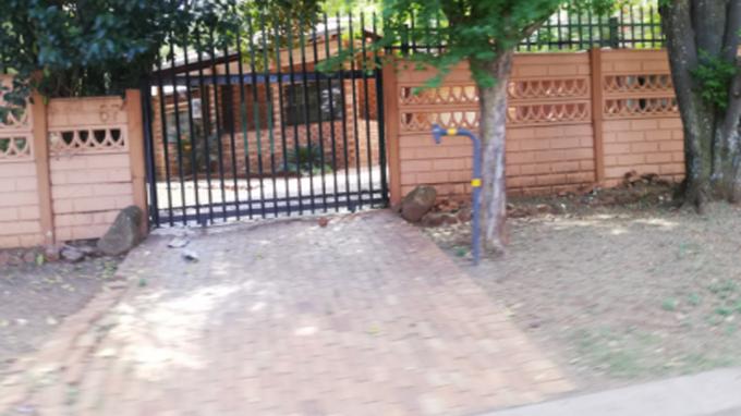 SA Home Loans Sale in Execution 3 Bedroom House for Sale in Kibler Park - MR699984