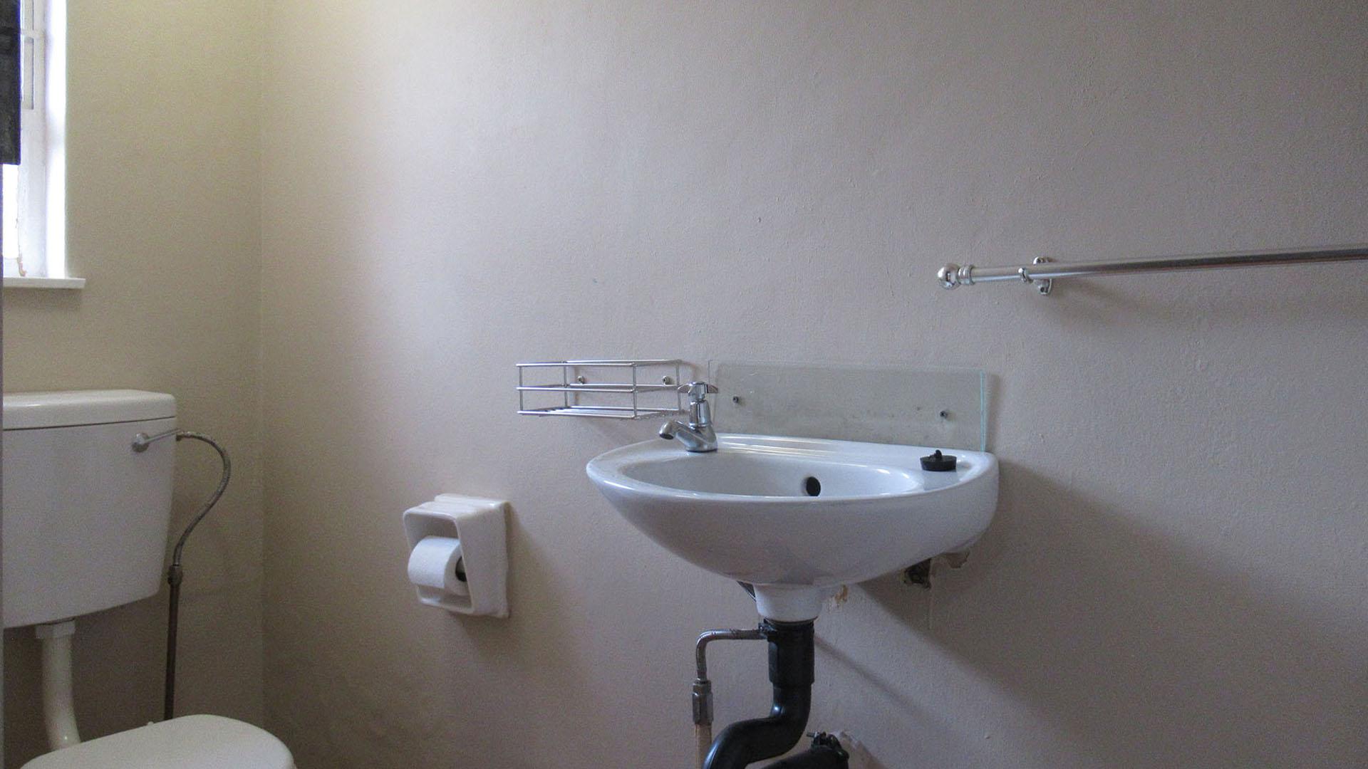 Guest Toilet - 2 square meters of property in Florida