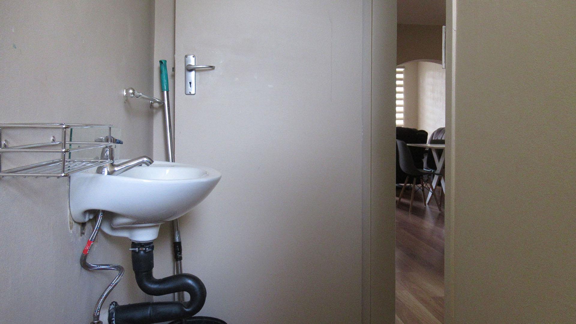 Guest Toilet - 2 square meters of property in Florida