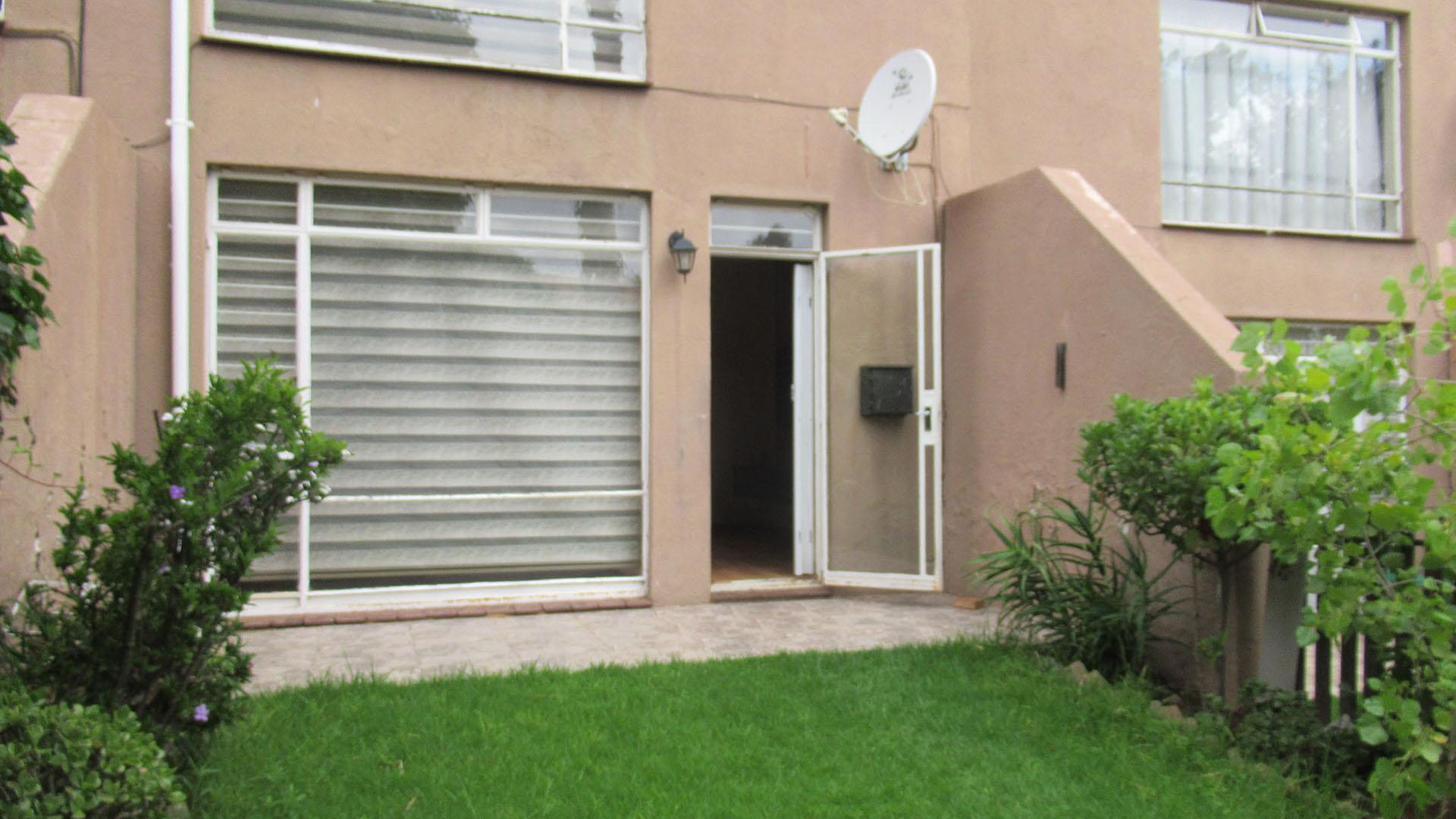 Front View of property in Florida