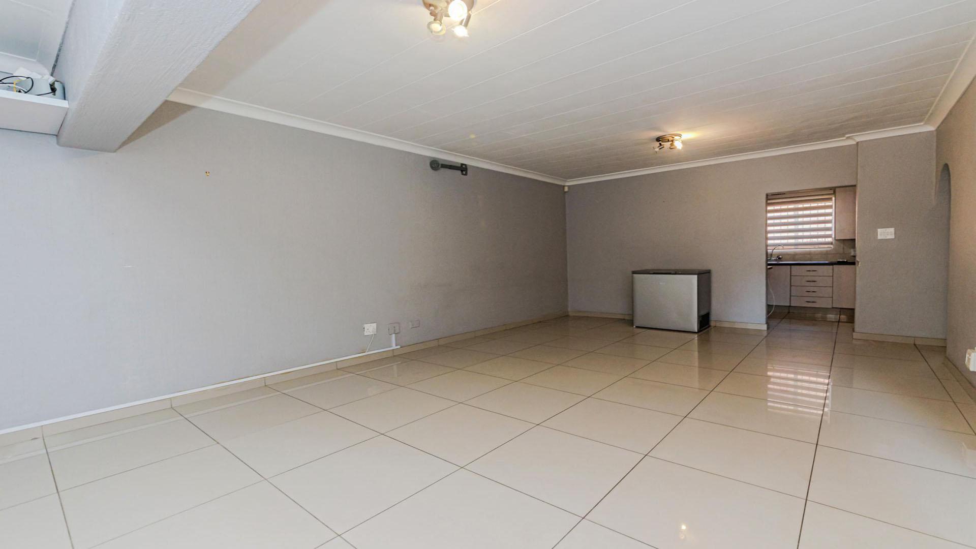 Lounges - 29 square meters of property in Florida