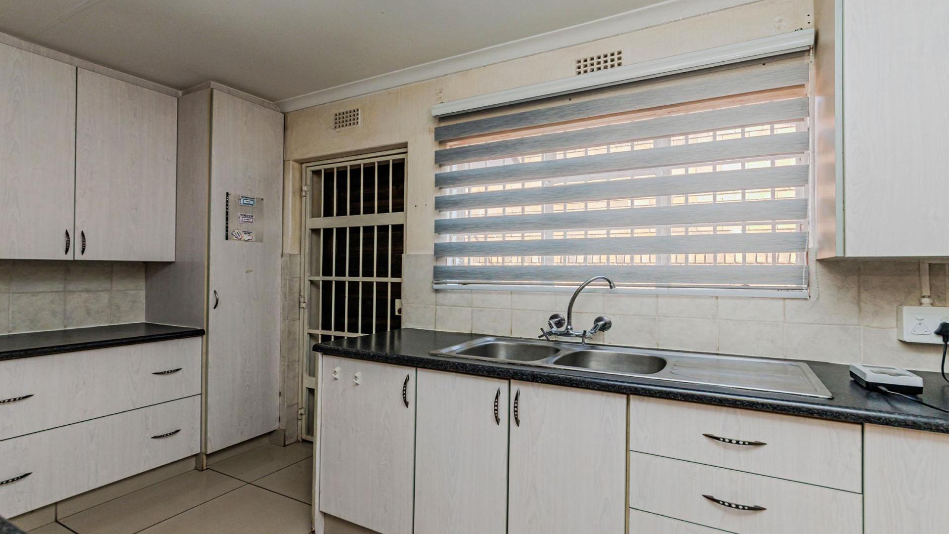 Kitchen - 10 square meters of property in Florida