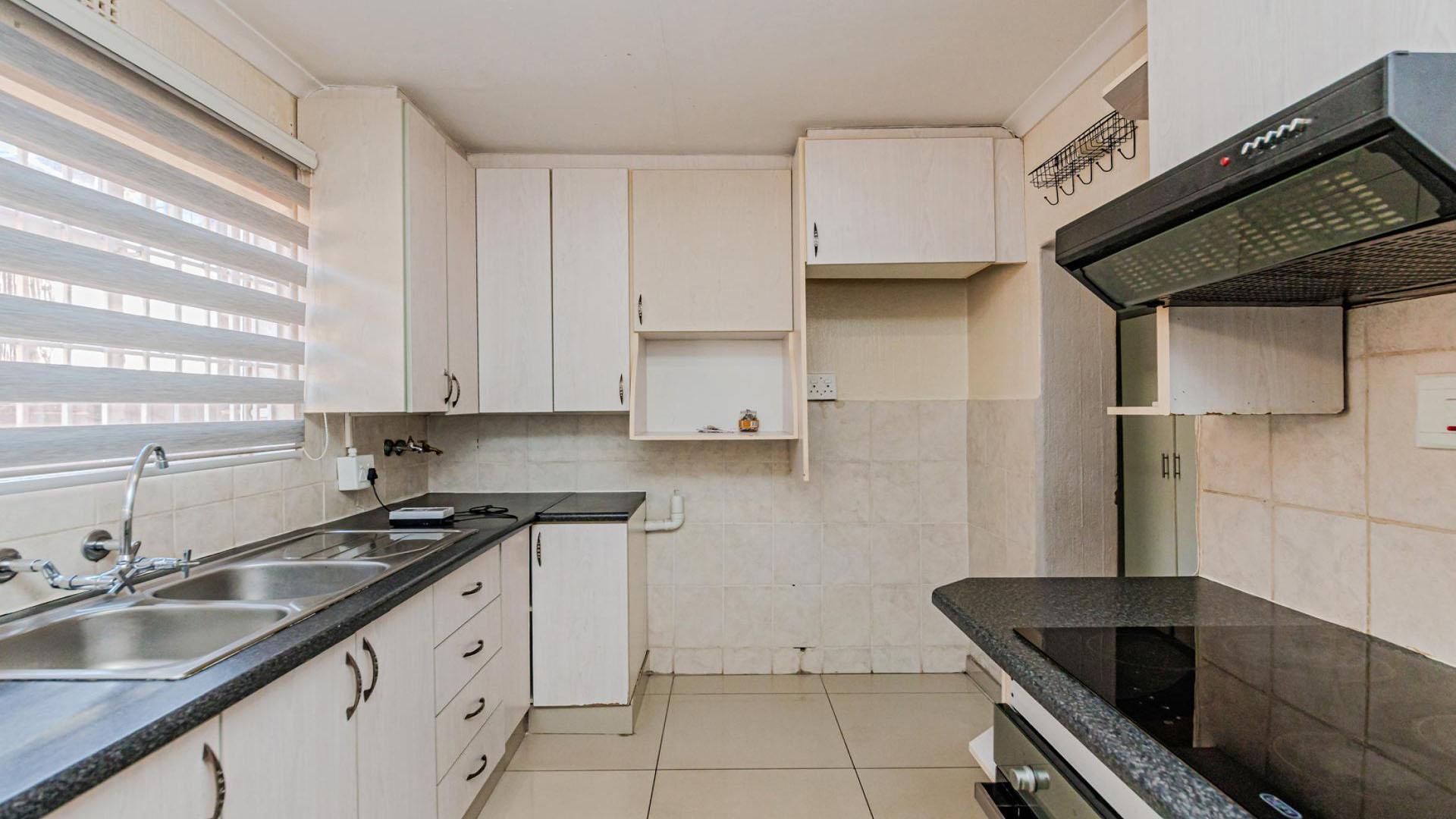 Kitchen - 10 square meters of property in Florida